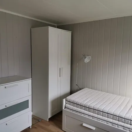 With Shared Kitchen And Bathroom Nr 2 Habitación en casa particular *